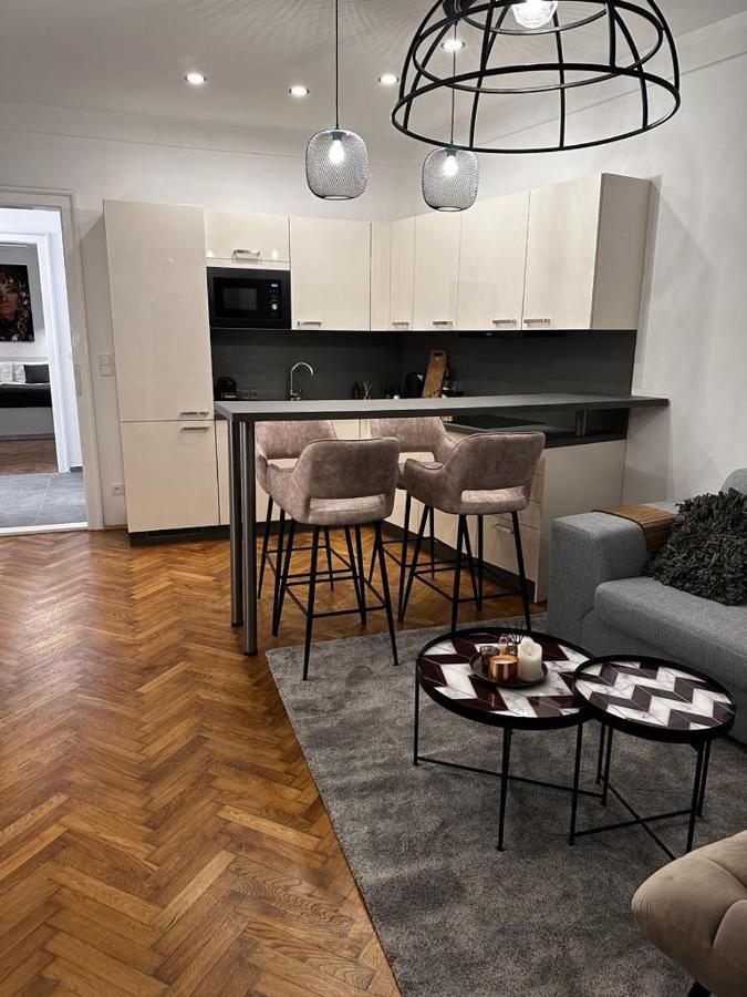 קרלובי וארי Riverside Apartment מראה חיצוני תמונה