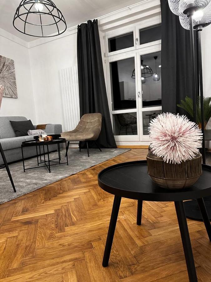 קרלובי וארי Riverside Apartment מראה חיצוני תמונה
